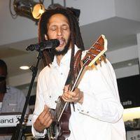 Julian Marley Performing live to promote the new range of headphones | Picture 112602